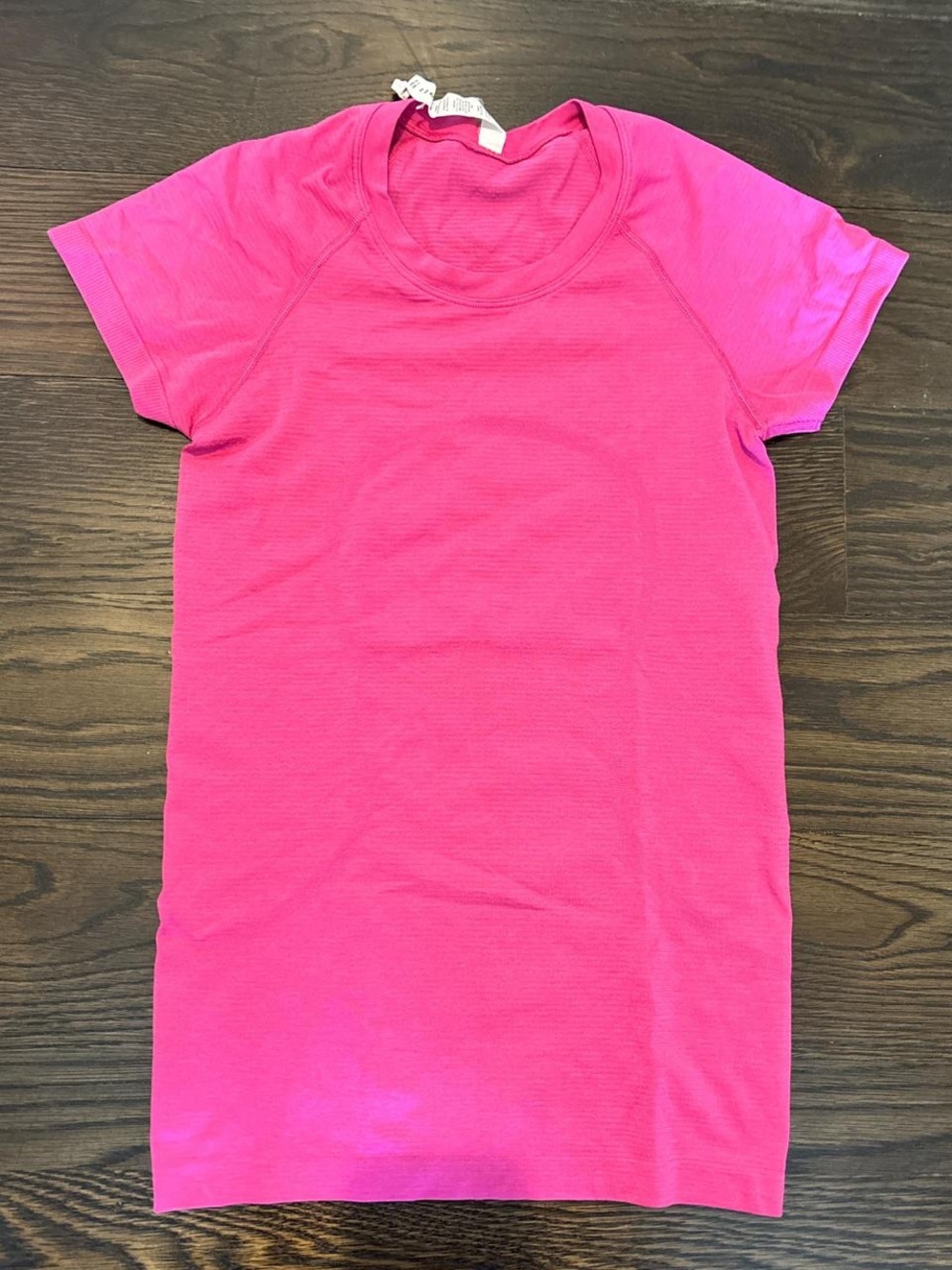 LULULEMON SONIC PINK SHORT SLEEVE SWIFTLY SIZE 2 !!!